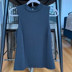 Women’s Banana Republic tank in great condition - perfect work shirt!